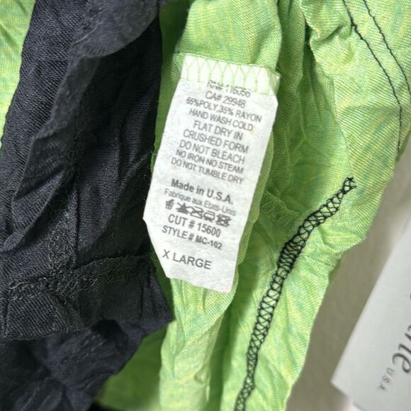 Jess & Jane Asymmetrical Hem Top Crinkle Texture in the Fabric Size Size XL - Picture 9 of 9